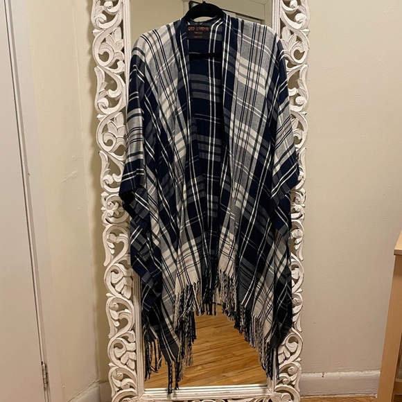 LF Wrap/Shawl - Picture 2 of 5